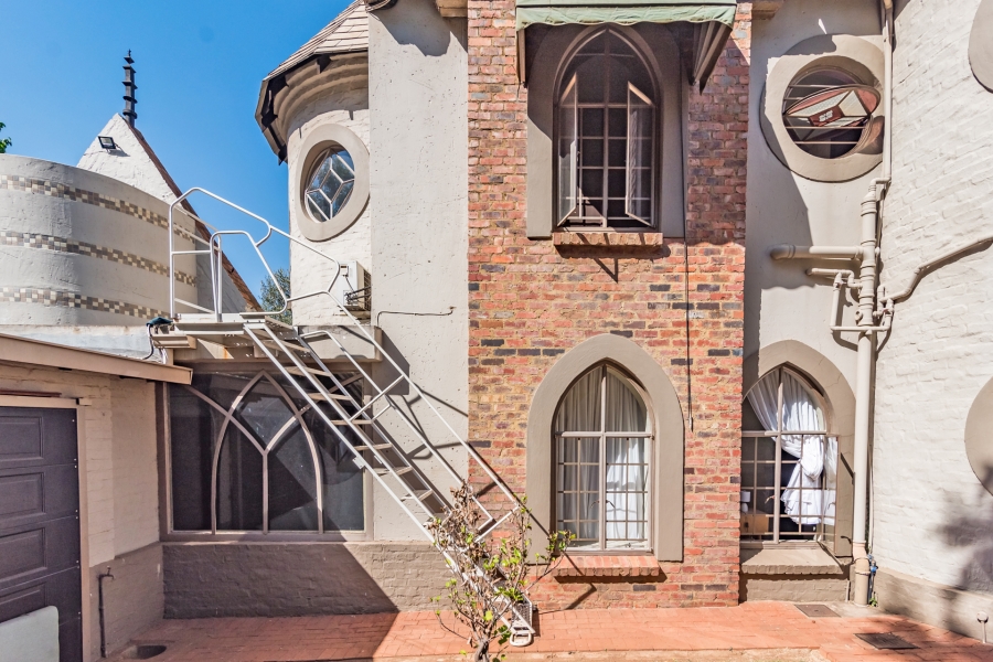 9 Bedroom Property for Sale in Clubview Gauteng