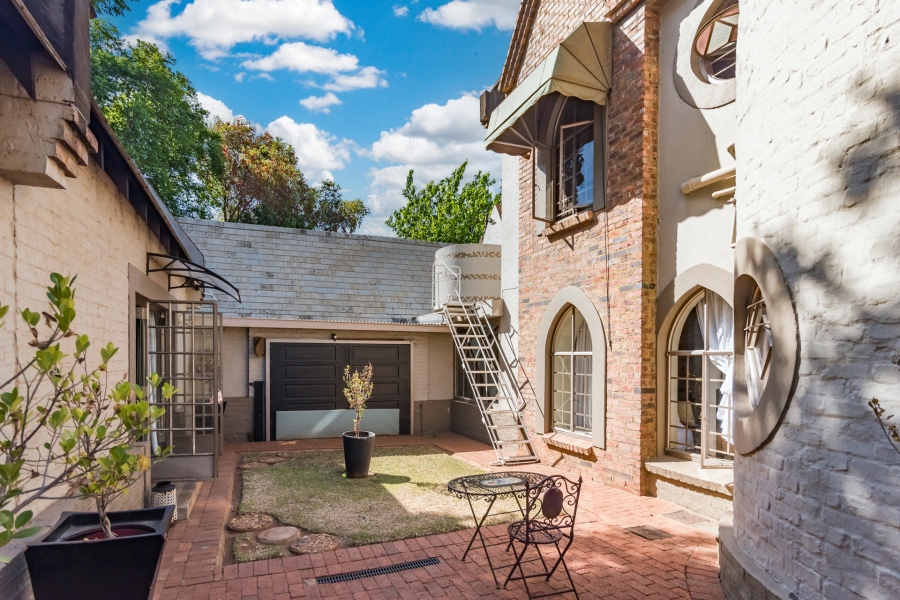 9 Bedroom Property for Sale in Clubview Gauteng