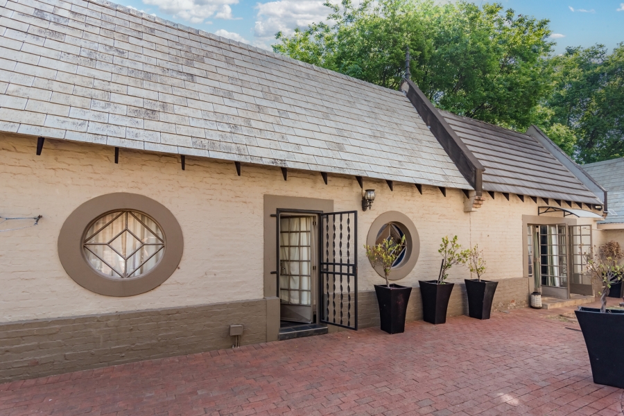 9 Bedroom Property for Sale in Clubview Gauteng