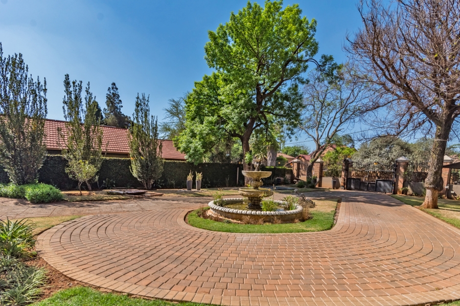 9 Bedroom Property for Sale in Clubview Gauteng