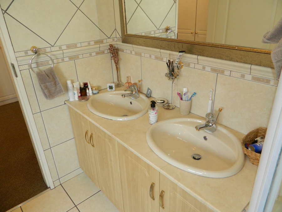 To Let 3 Bedroom Property for Rent in Silver Lakes Golf Estate Gauteng