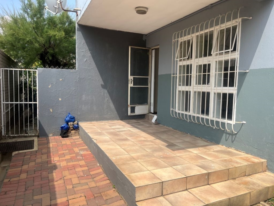 To Let 2 Bedroom Property for Rent in New Redruth Gauteng