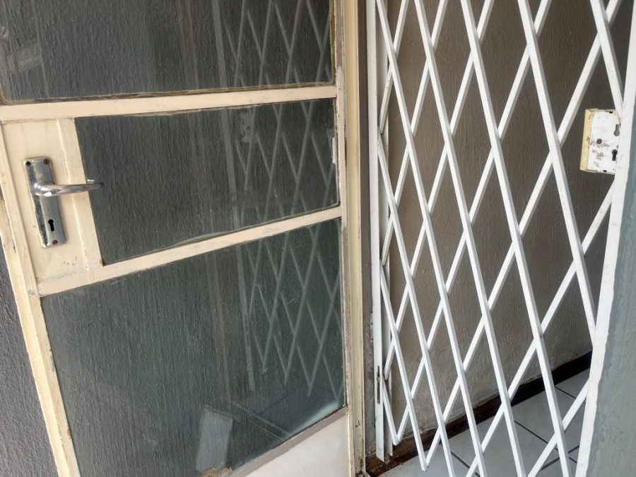 To Let 2 Bedroom Property for Rent in New Redruth Gauteng