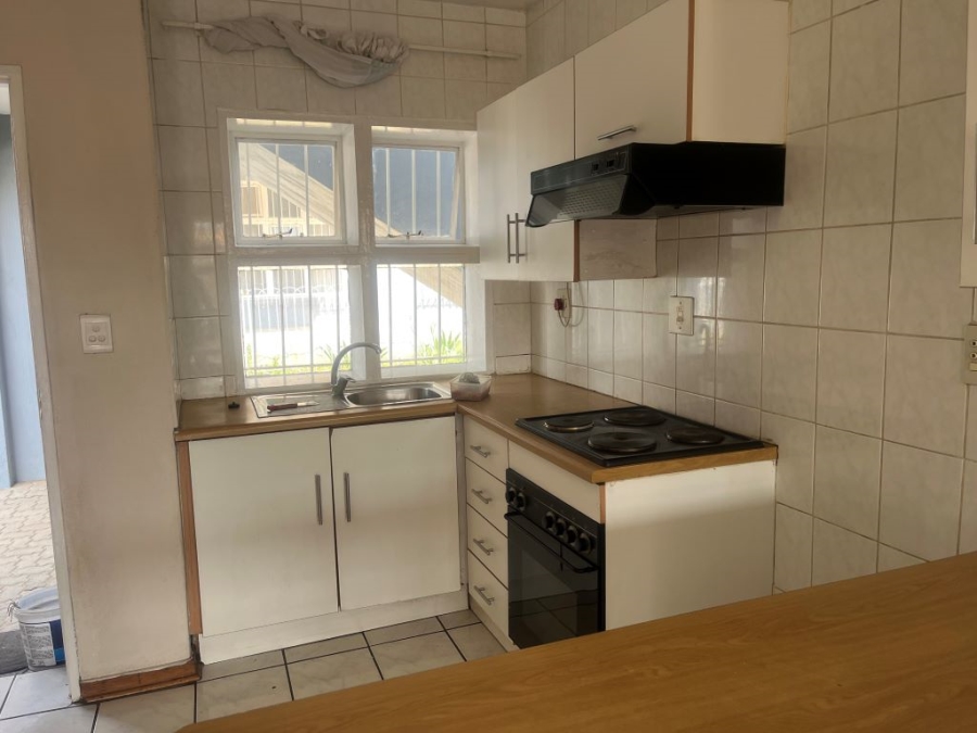 To Let 2 Bedroom Property for Rent in New Redruth Gauteng