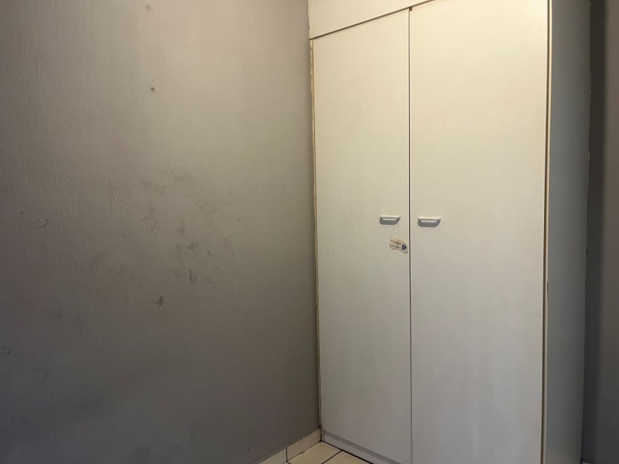 To Let 2 Bedroom Property for Rent in New Redruth Gauteng