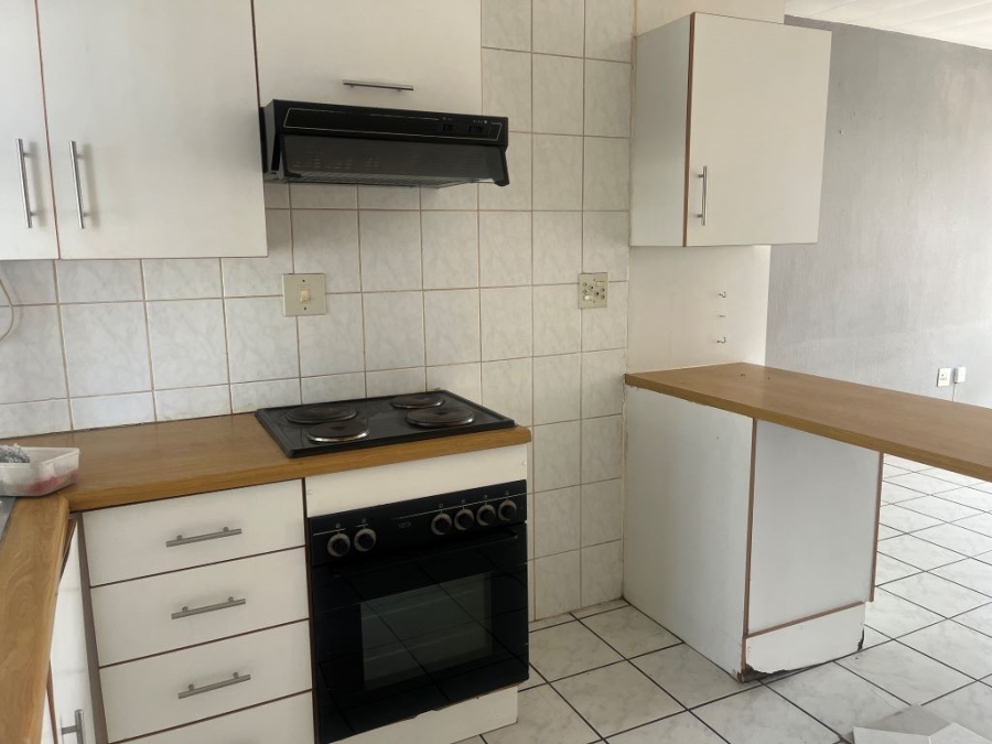 To Let 2 Bedroom Property for Rent in New Redruth Gauteng
