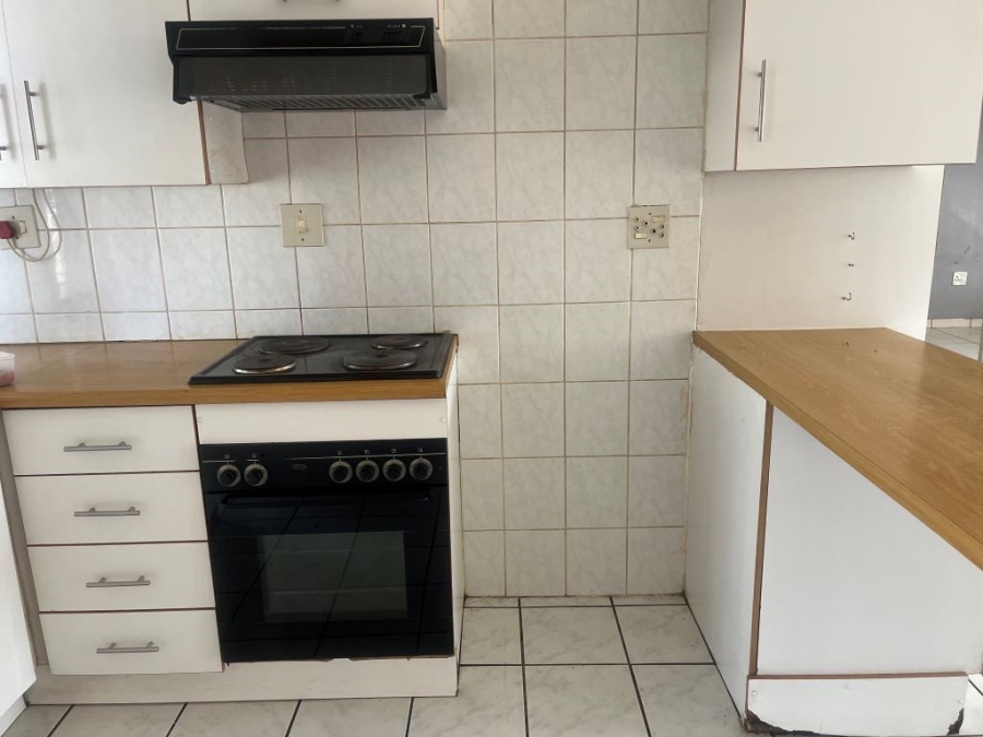 To Let 2 Bedroom Property for Rent in New Redruth Gauteng