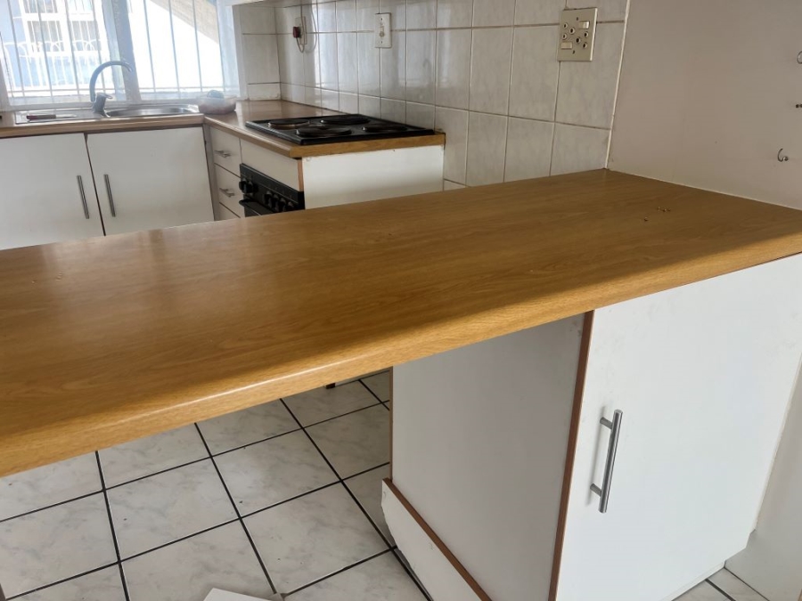 To Let 2 Bedroom Property for Rent in New Redruth Gauteng
