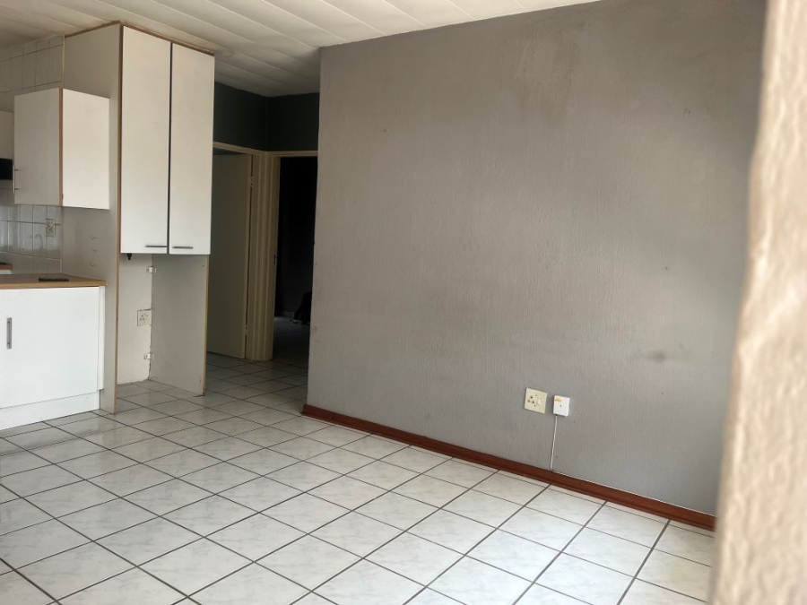 To Let 2 Bedroom Property for Rent in New Redruth Gauteng