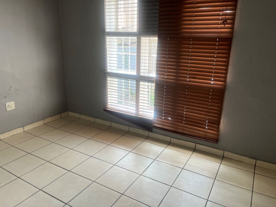 To Let 2 Bedroom Property for Rent in New Redruth Gauteng