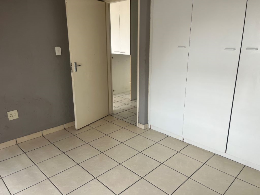 To Let 2 Bedroom Property for Rent in New Redruth Gauteng