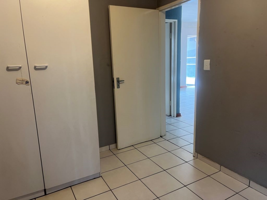 To Let 2 Bedroom Property for Rent in New Redruth Gauteng