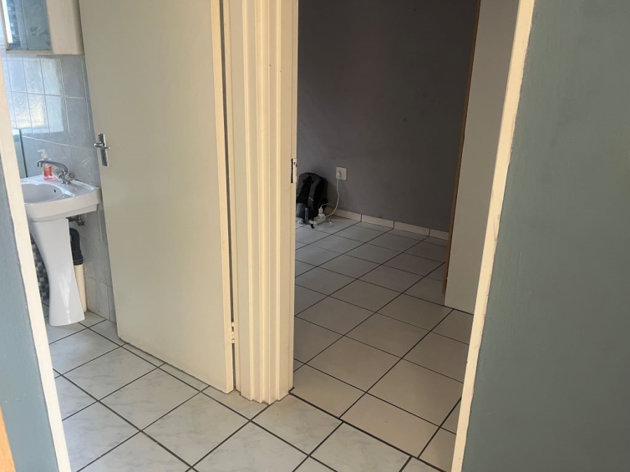 To Let 2 Bedroom Property for Rent in New Redruth Gauteng