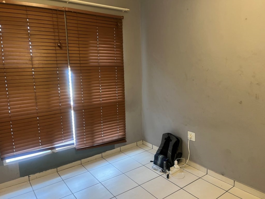 To Let 2 Bedroom Property for Rent in New Redruth Gauteng