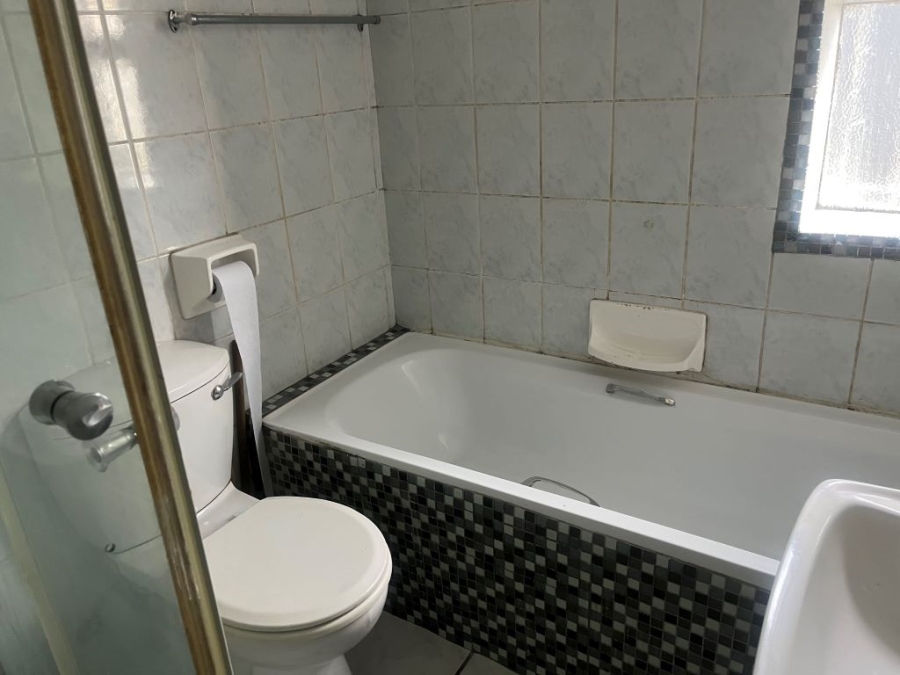To Let 2 Bedroom Property for Rent in New Redruth Gauteng