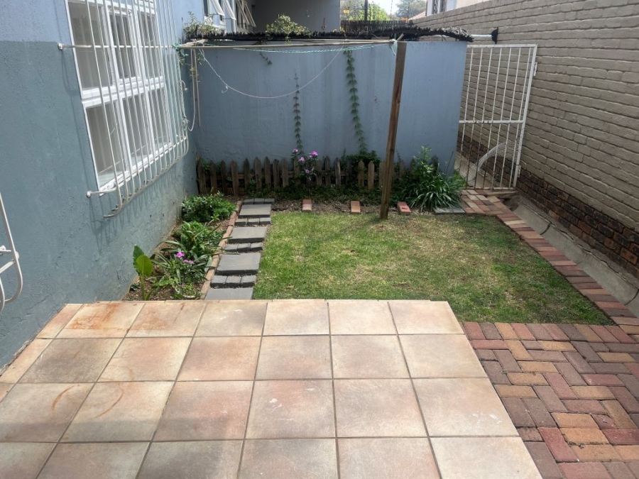 To Let 2 Bedroom Property for Rent in New Redruth Gauteng