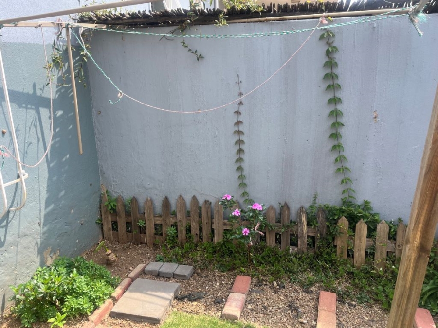 To Let 2 Bedroom Property for Rent in New Redruth Gauteng