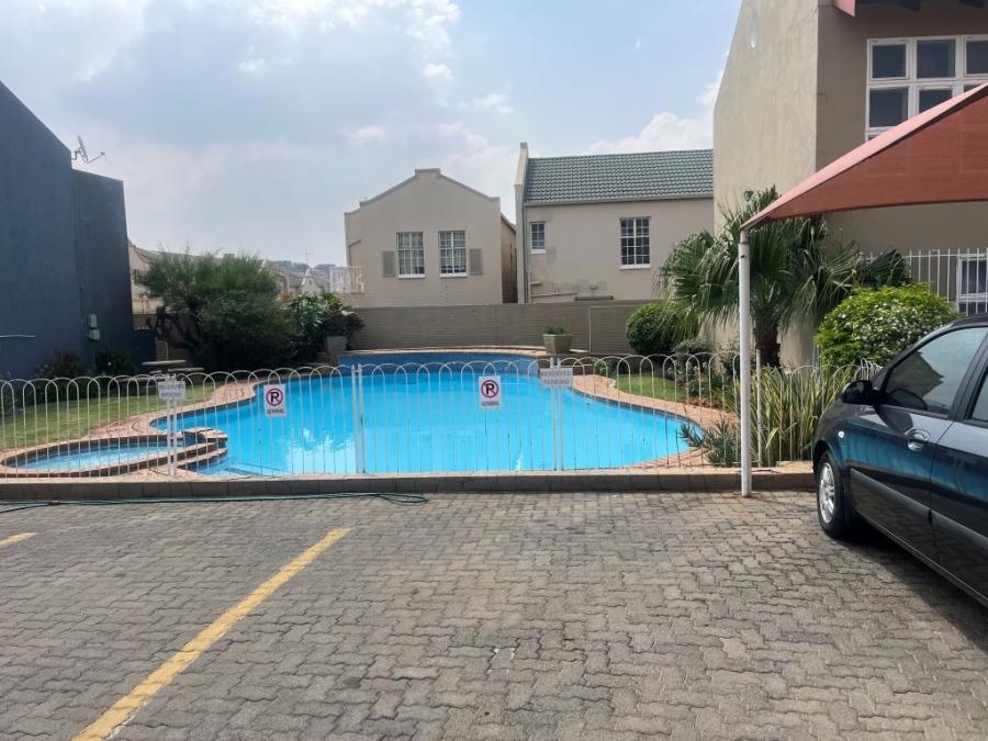 To Let 2 Bedroom Property for Rent in New Redruth Gauteng