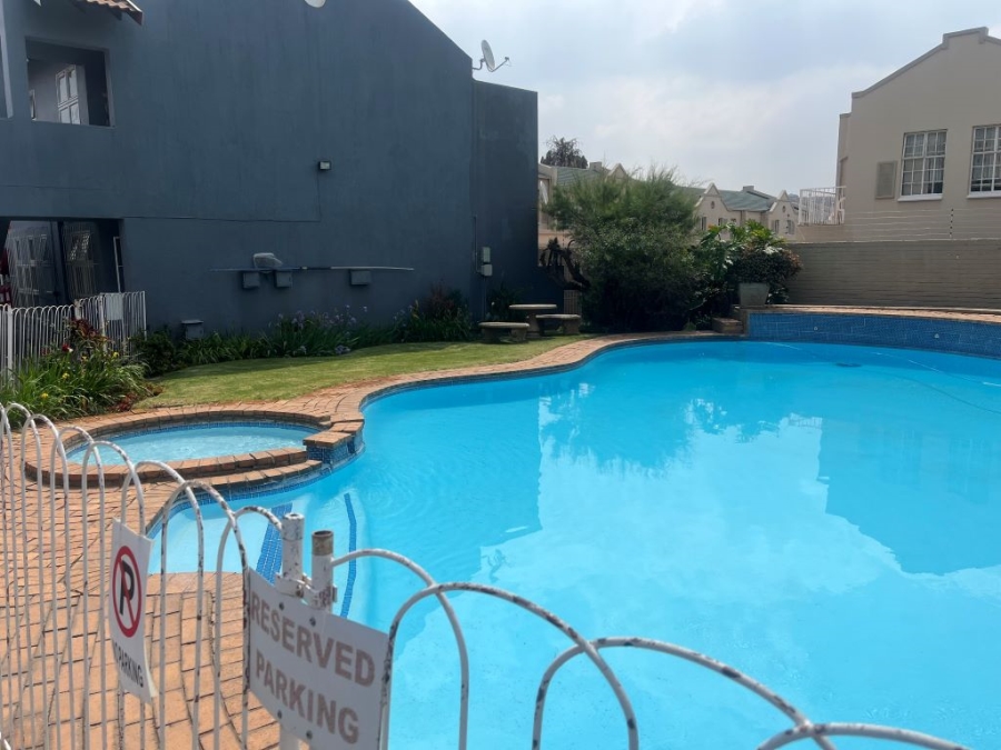 To Let 2 Bedroom Property for Rent in New Redruth Gauteng