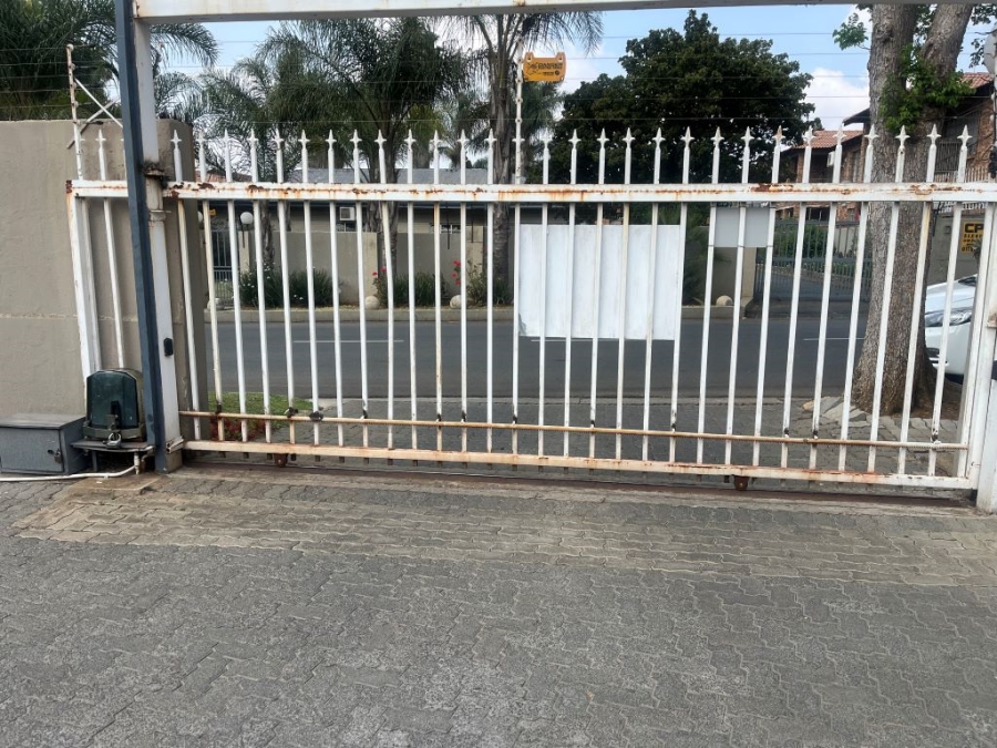 To Let 2 Bedroom Property for Rent in New Redruth Gauteng