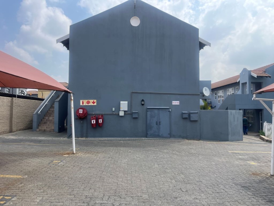 To Let 2 Bedroom Property for Rent in New Redruth Gauteng