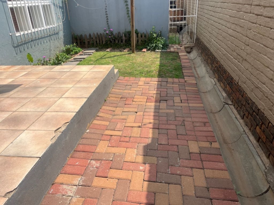 To Let 2 Bedroom Property for Rent in New Redruth Gauteng