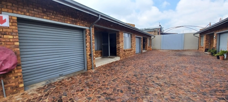 2 Bedroom Property for Sale in Brakpan Central Gauteng