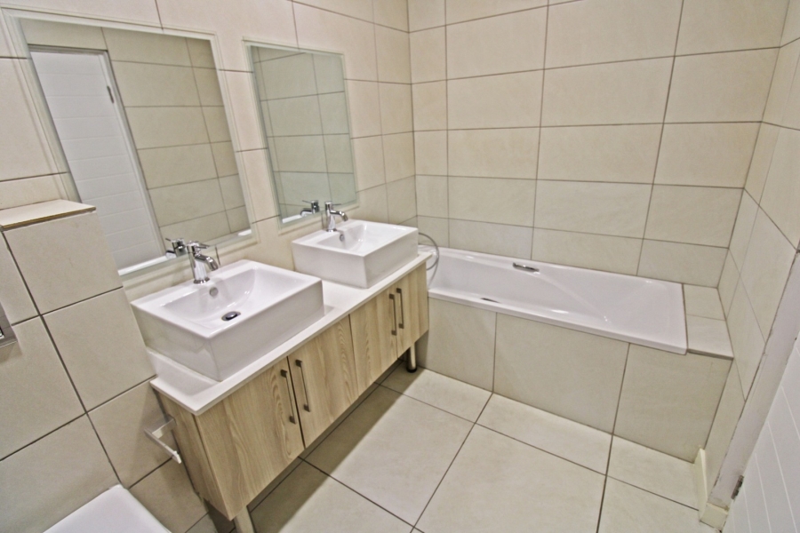 To Let 2 Bedroom Property for Rent in Bryanston Gauteng