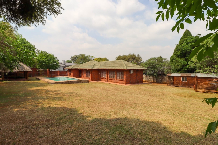 To Let 4 Bedroom Property for Rent in Bryanston Gauteng