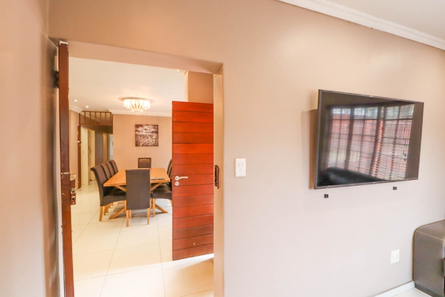 To Let 4 Bedroom Property for Rent in Bryanston Gauteng