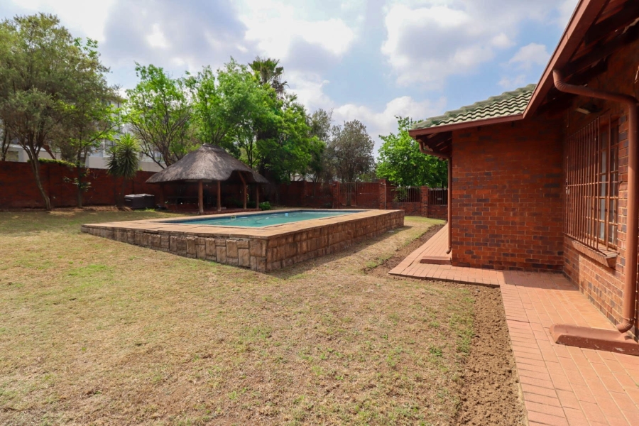 To Let 4 Bedroom Property for Rent in Bryanston Gauteng