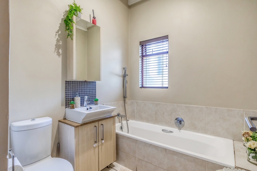 2 Bedroom Property for Sale in Fourways Gardens Gauteng