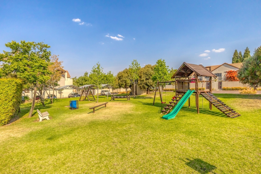 2 Bedroom Property for Sale in Fourways Gardens Gauteng