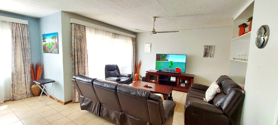 To Let 3 Bedroom Property for Rent in Halfway Gardens Gauteng