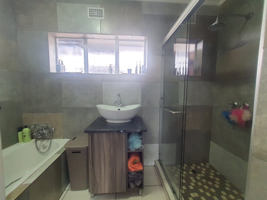 3 Bedroom Property for Sale in Vanderbijlpark SW 5 Gauteng