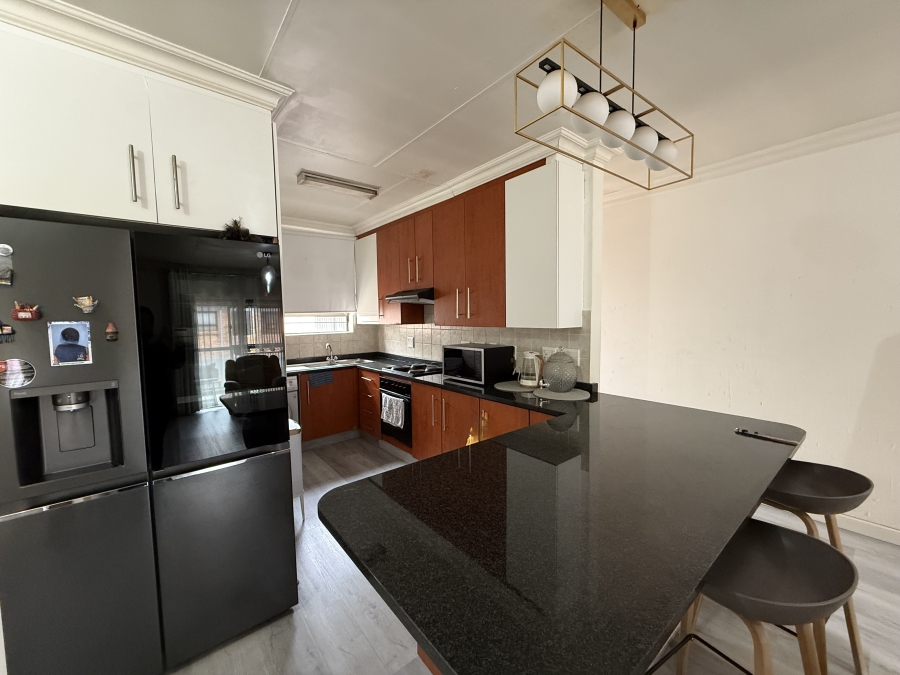 To Let 2 Bedroom Property for Rent in Ravenswood Gauteng