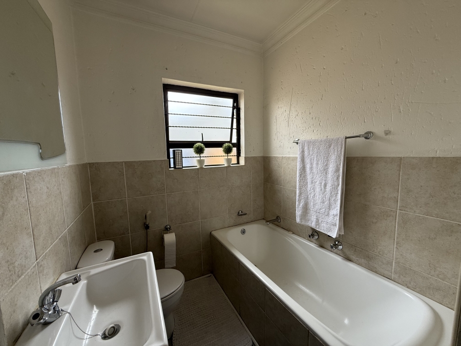 To Let 2 Bedroom Property for Rent in Ravenswood Gauteng