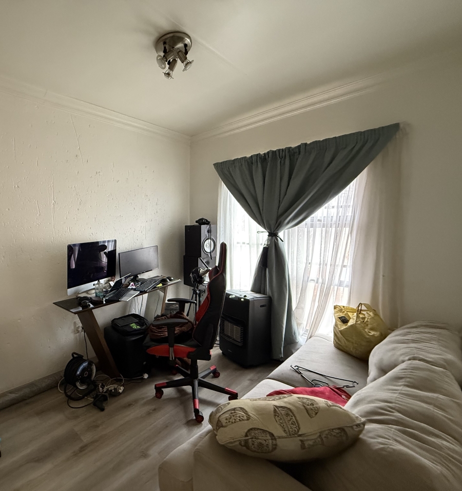 To Let 2 Bedroom Property for Rent in Ravenswood Gauteng