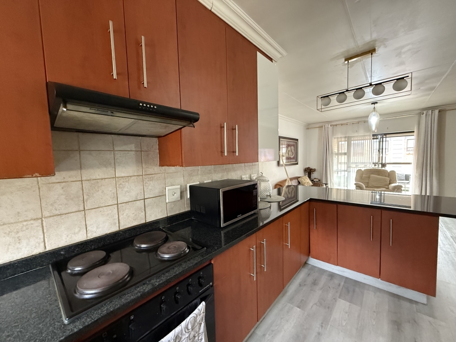 To Let 2 Bedroom Property for Rent in Ravenswood Gauteng