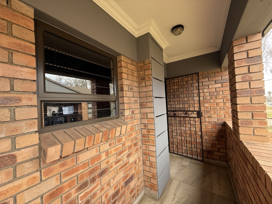 To Let 2 Bedroom Property for Rent in Ravenswood Gauteng