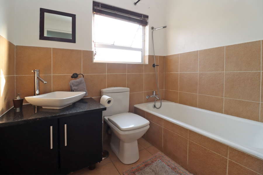 To Let 3 Bedroom Property for Rent in Fairland Gauteng