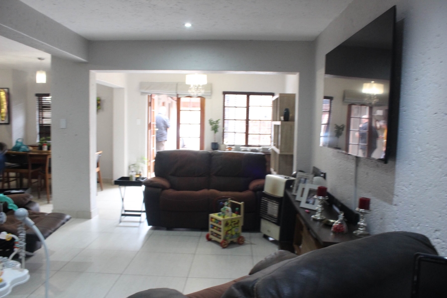 3 Bedroom Property for Sale in Glen Marais Gauteng