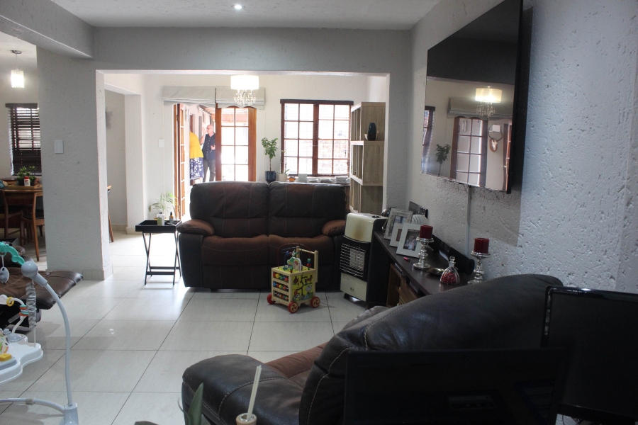 3 Bedroom Property for Sale in Glen Marais Gauteng