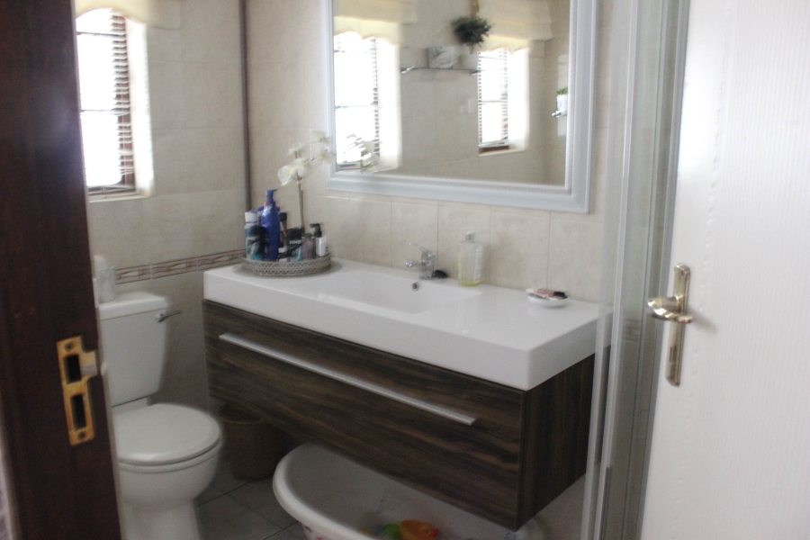 3 Bedroom Property for Sale in Glen Marais Gauteng