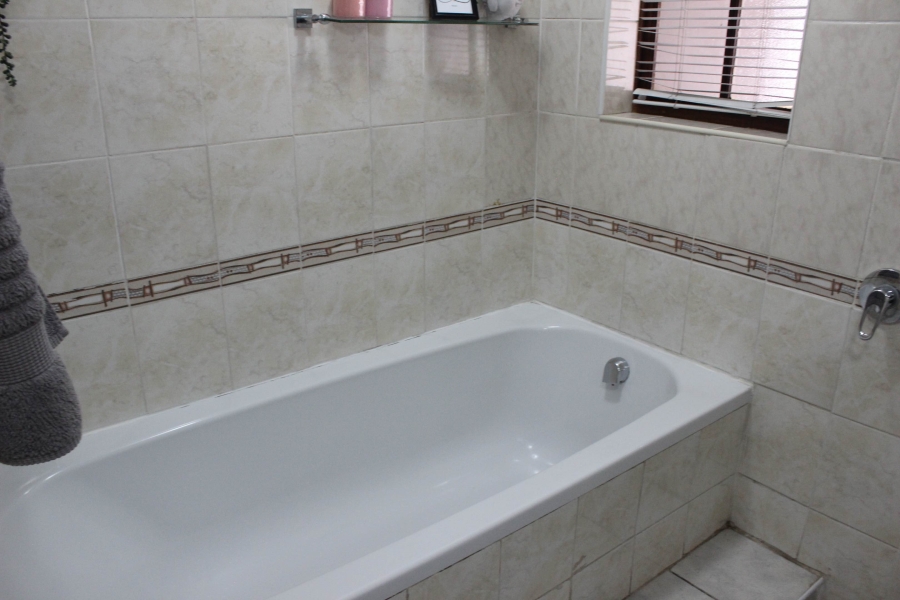 3 Bedroom Property for Sale in Glen Marais Gauteng