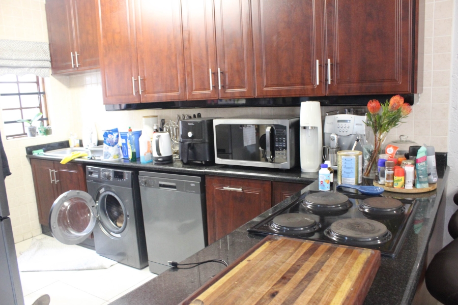 3 Bedroom Property for Sale in Glen Marais Gauteng