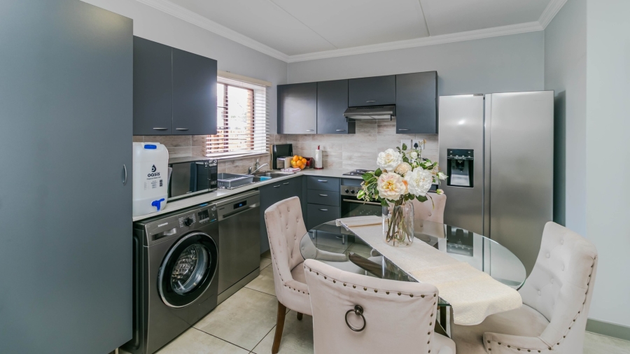 To Let 2 Bedroom Property for Rent in Blue Hills Gauteng