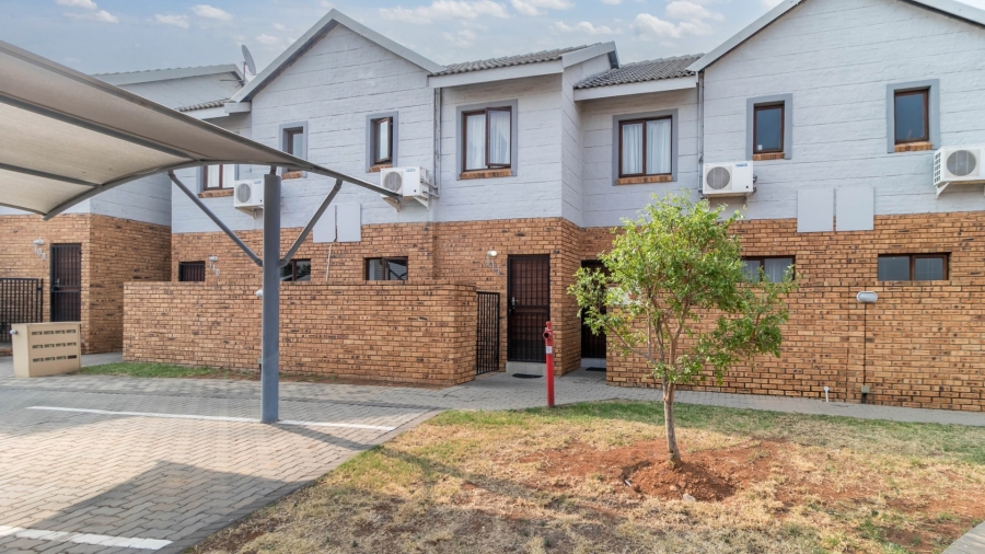 To Let 2 Bedroom Property for Rent in Blue Hills Gauteng