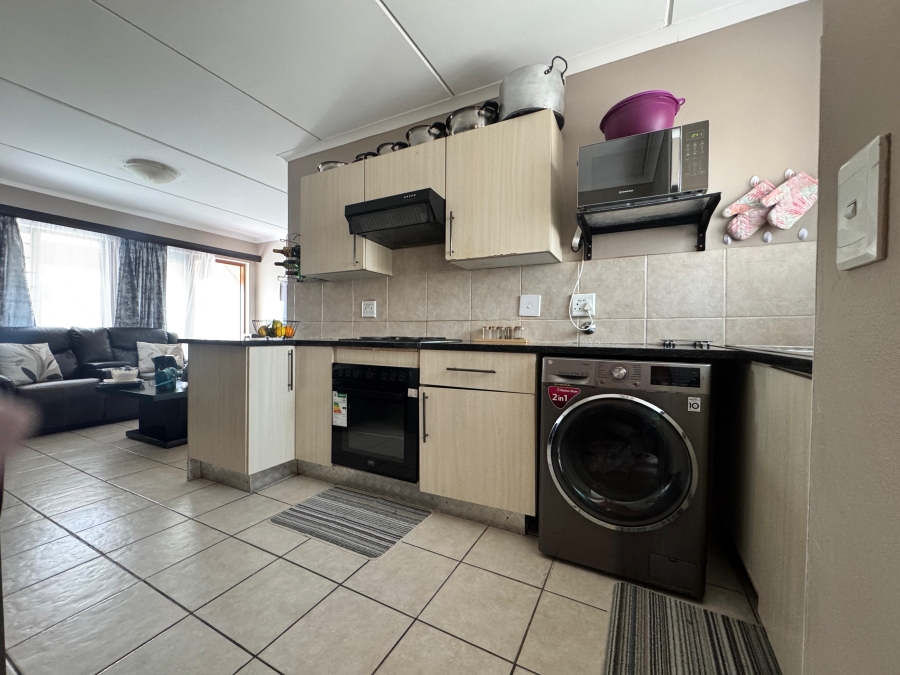 To Let 2 Bedroom Property for Rent in Arundo Estate Gauteng