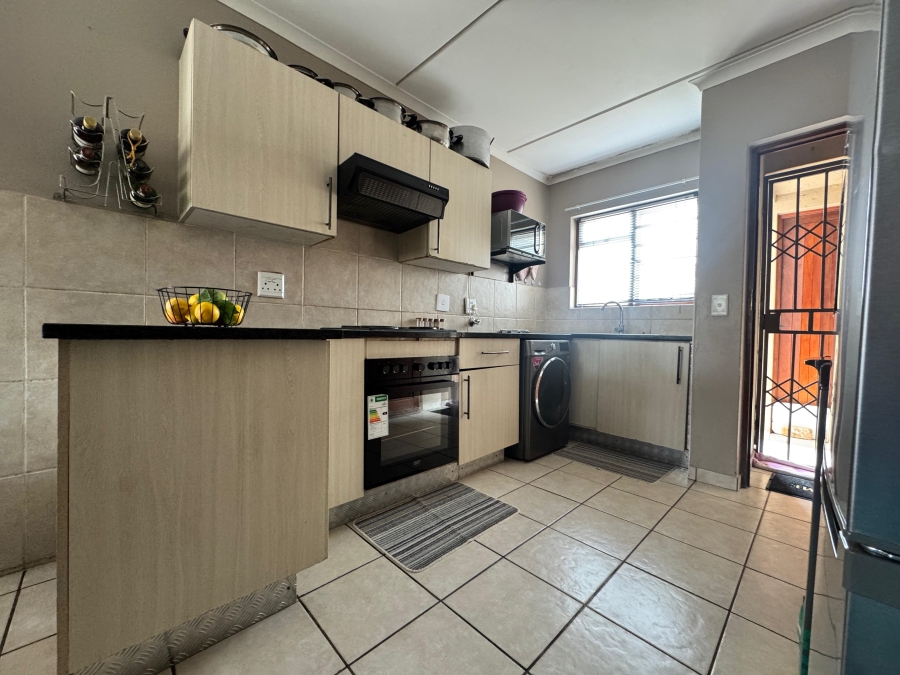 To Let 2 Bedroom Property for Rent in Arundo Estate Gauteng